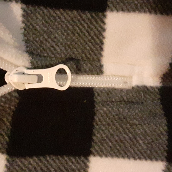 Children's Place 3/4 zip fleece. - Picture 3 of 3